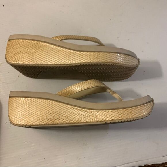 Volatile Platform Flipflop - Picture 6 of 8